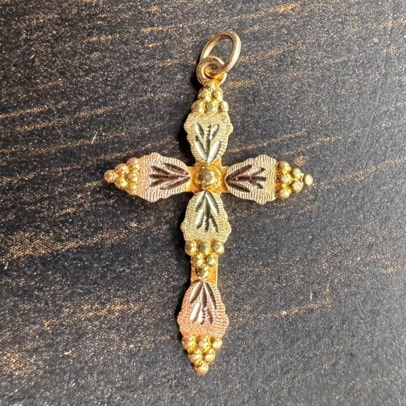 Black Hills Gold 10k Cross Pendant Small Multi Color Grapes Leaves South Dakota - Picture 1 of 8